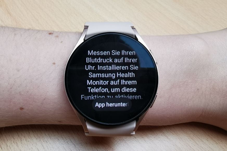 Man sieht die EKG-Funktion auf der Samsung Galaxy Watch 4.